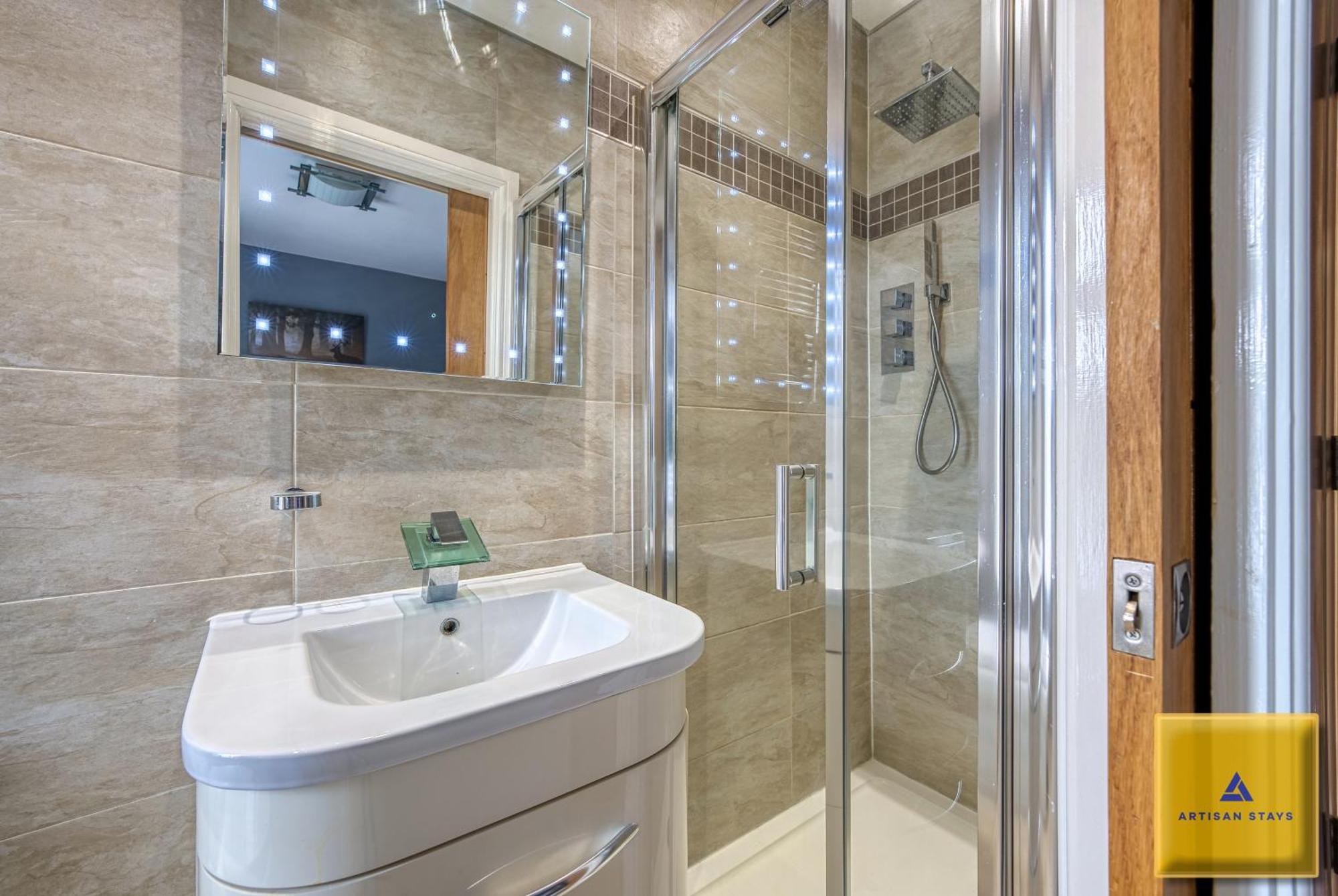 4 Bedroom, 6 Beds, 3 Bathrooms, Near Nec & Birmingham Airport, Business, Contractor And Family Friendly, Free Wi-Fi, Free Parking Coventry Dış mekan fotoğraf